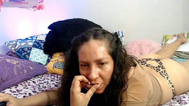 Snapshot of naihroby chatting on November 2025 04:38:02 AM naihroby online show from November 2025 04:38:02 AM