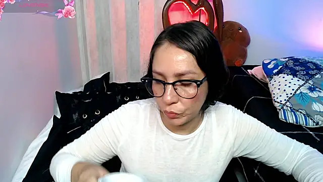 Snapshot of naihroby chatting on April 2026 02:13:02 AM naihroby online show from April 2026 02:13:02 AM