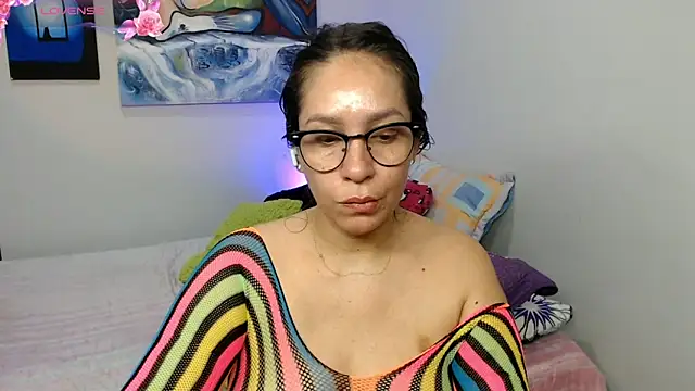 Snapshot of naihroby chatting on November 2025 03:32:01 AM naihroby online show from November 2025 03:32:01 AM