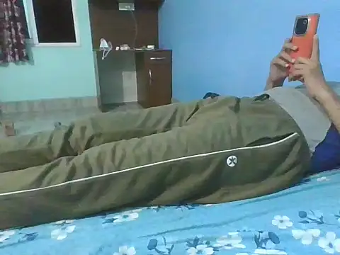 Ishan003 online show from October 2025 04:15:02 PM