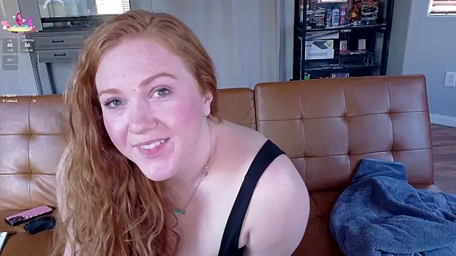 Scarlettredff online show from April 2026 06:33:01 PM