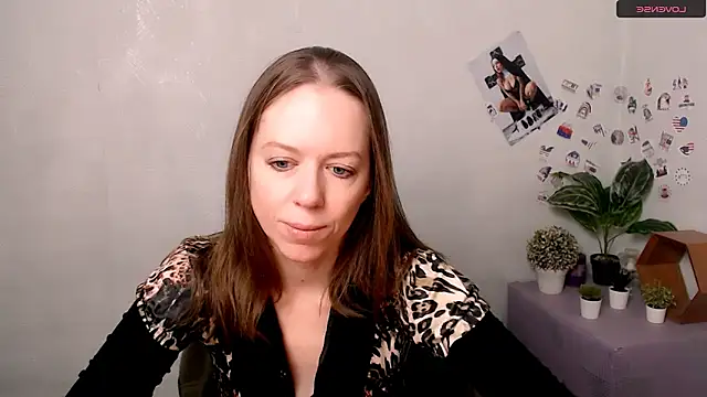 Snapshot of GloriaSi_ chatting on December 2025 05:28:01 AM GloriaSi online show from December 2025 05:28:01 AM