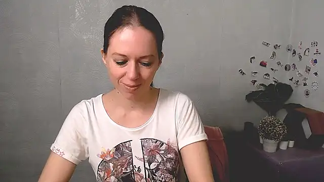 Snapshot of GloriaSi_ chatting on May 2026 02:48:02 AM GloriaSi online show from May 2026 02:48:02 AM