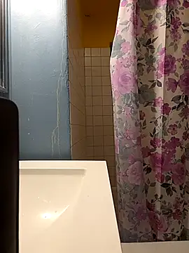 Jovende28 online show from October 2025 01:30:01 PM