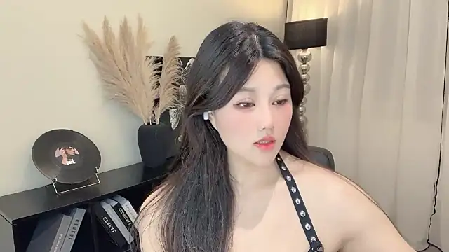 Strawberrybabyy1 online show from March 2025 05:52:01 PM