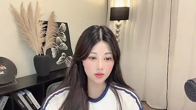 Strawberrybabyy1 online show from March 2025 05:50:02 PM