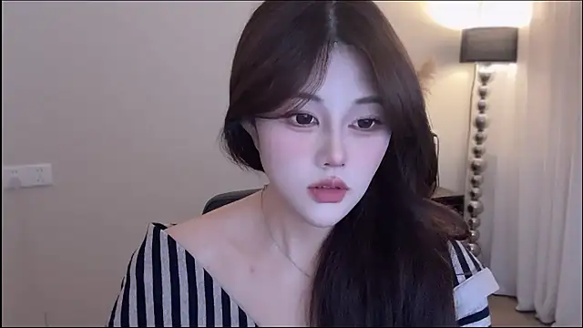 Strawberrybabyy1 online show from December 2025 03:44:02 PM