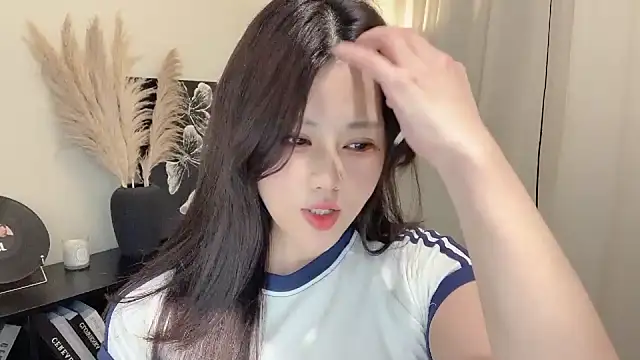 Strawberrybabyy1 online show from March 2025 02:44:01 PM