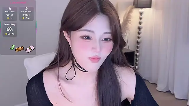 Strawberrybabyy1 online show from September 2025 04:34:01 PM