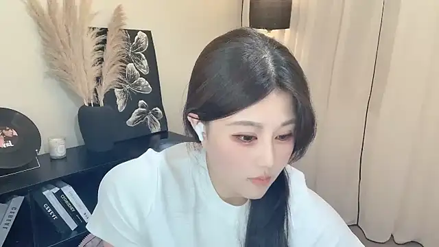 Strawberrybabyy1 online show from March 2025 12:28:02 PM