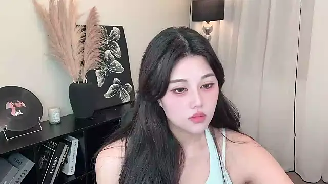 Strawberrybabyy1 online show from March 2025 01:42:02 PM