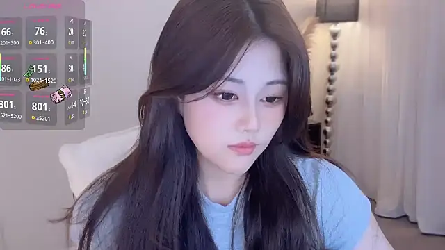 Strawberrybabyy1 online show from September 2025 02:31:01 PM