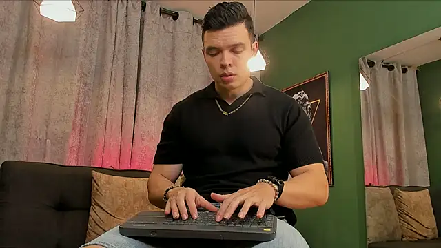 Jake Tylerr  online show from October 2025 06:08:01 PM