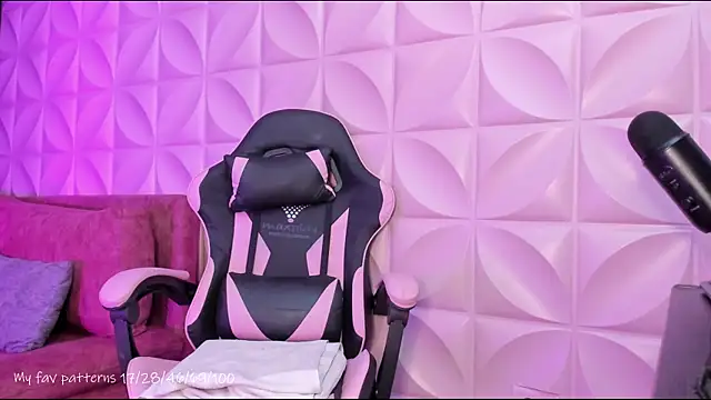 NattGomez online show from November 2025 02:37:02 AM