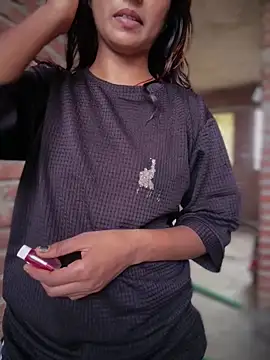 Snapshot of DiyAsingHh chatting on April 2026 01:12:02 AM DiyAsingHh online show from April 2026 01:12:02 AM