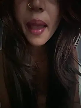 Snapshot of DiyAsingHh chatting on February 2026 01:06:02 AM DiyAsingHh online show from February 2026 01:06:02 AM