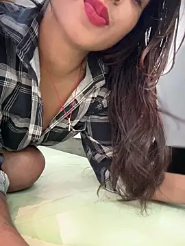 Snapshot of DiyAsingHh chatting on April 2026 11:51:01 PM DiyAsingHh online show from April 2026 11:51:01 PM