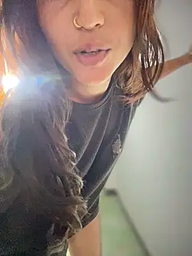 Snapshot of DiyAsingHh chatting on March 2026 12:44:02 AM DiyAsingHh online show from March 2026 12:44:02 AM