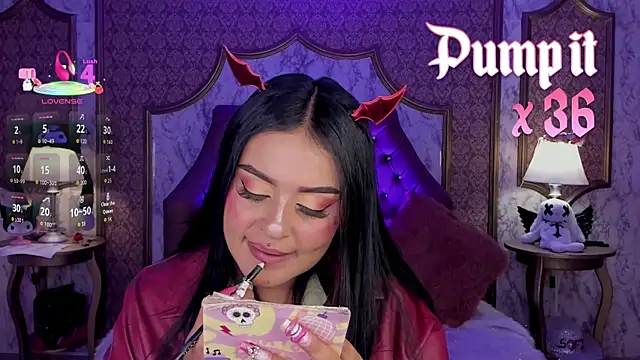 SoffiQueen online show from April 2026 01:37:02 PM