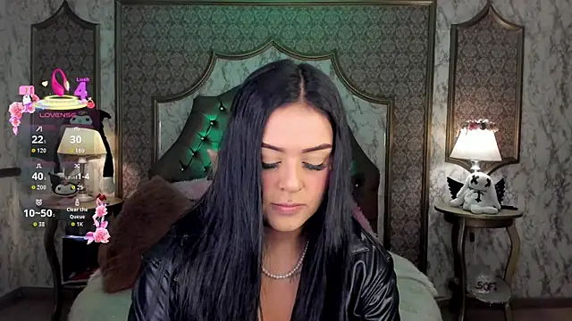 SoffiQueen online show from June 2026 02:06:02 PM