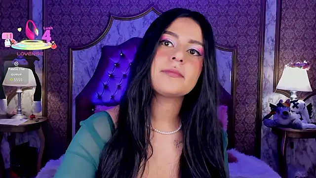 SoffiQueen online show from March 2026 01:39:01 PM