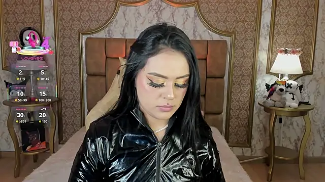 SoffiQueen online show from November 2025 08:34:01 PM