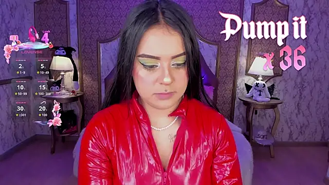 SoffiQueen online show from May 2026 01:37:02 PM