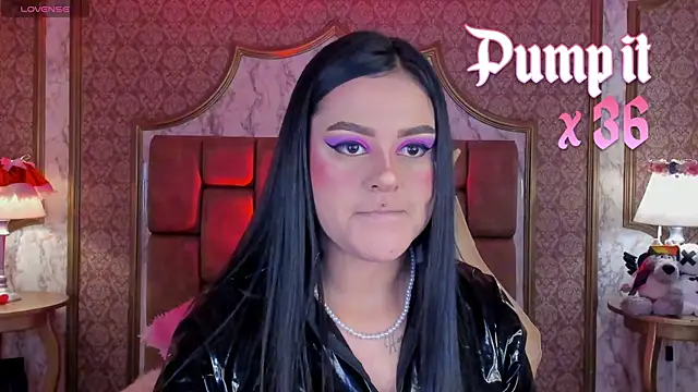 SoffiQueen online show from November 2025 06:12:02 PM