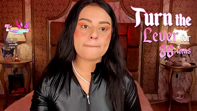 SoffiQueen online show from January 2026 01:47:02 PM