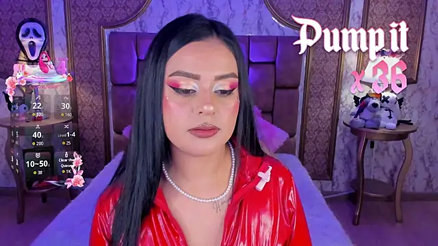 SoffiQueen online show from November 2025 05:28:02 PM