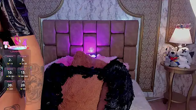 SoffiQueen online show from October 2025 03:46:02 PM