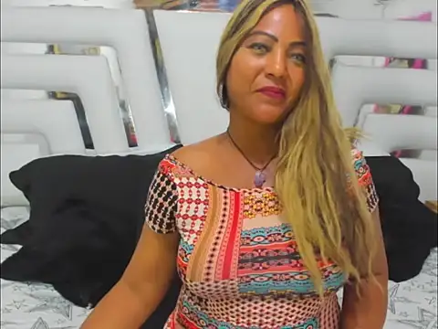 Snapshot of SaraaJhons chatting on November 2025 07:35:01 PM SaraaJhons online show from November 2025 07:35:01 PM