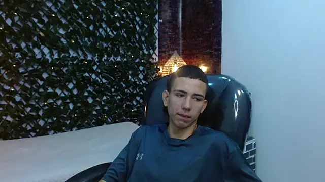 JackSwan18 online show from December 2024 01:30:01 PM