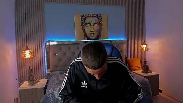 JackSwan18 online show from November 2025 08:41:02 PM