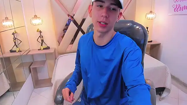 JackSwan18 online show from November 2025 07:58:02 PM