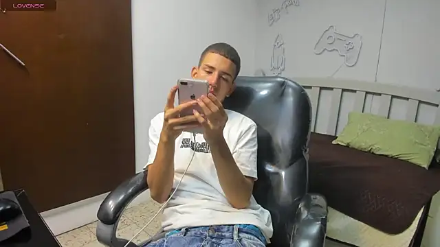 JackSwan18 online show from September 2025 04:30:01 AM