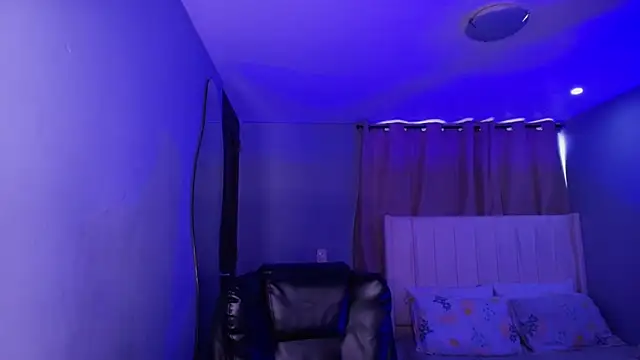 Shenoa1 online show from November 2025 12:05:01 PM