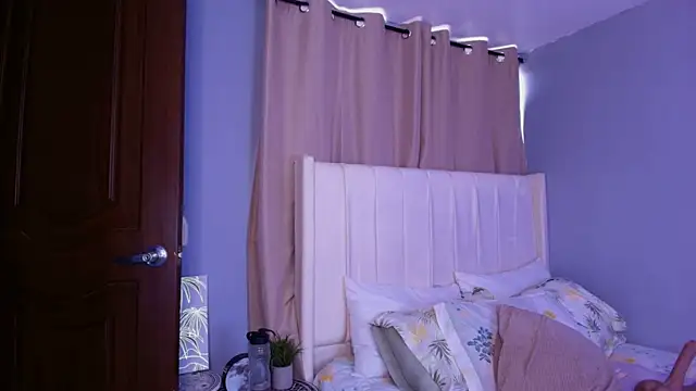 Shenoa1 online show from November 2025 02:09:02 PM