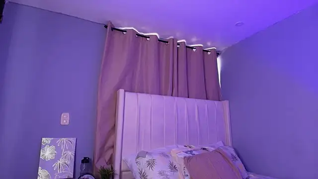 Shenoa1 online show from November 2025 12:31:02 PM