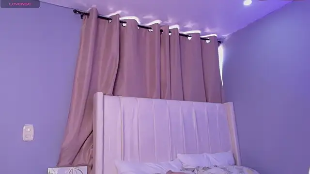 Shenoa1 online show from November 2025 02:11:01 PM