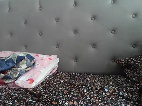 skinny  boy   online show from December 2025 06:25:01 PM