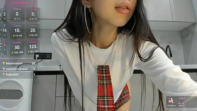 Mia Meow  online show from November 2025 08:03:01 PM