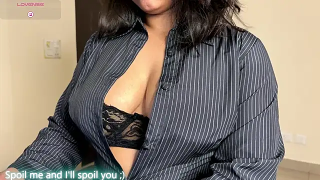 Snapshot of ohh_mona chatting on May 2026 07:19:02 PM ohh mona online show from May 2026 07:19:02 PM