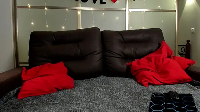 Emma Flin online show from March 2026 11:48:02 AM