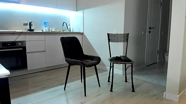 Emma Flin online show from December 2025 11:20:01 AM