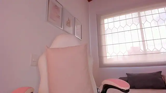 Snapshot of valeriaU chatting on October 2025 05:34:02 PM valeriaU online show from October 2025 05:34:02 PM