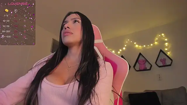 Snapshot of valeriaU chatting on January 2025 12:35:02 AM valeriaU online show from January 2025 12:35:02 AM