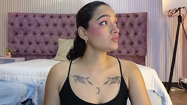 EMILYY FOXY online show from December 2025 07:02:01 PM