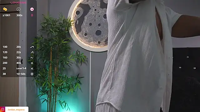 Snapshot of jordan_mayers02 chatting on February 2026 06:04:01 PM jordan mayers02 online show from February 2026 06:04:01 PM