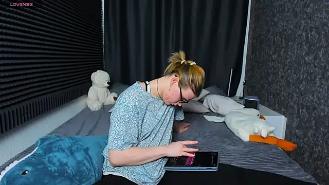 KIKI Krash online show from March 2025 01:23:01 PM